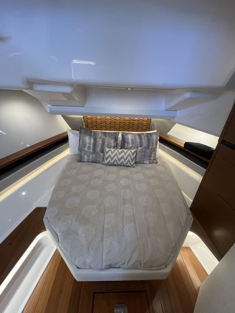 2023 Tiara Yachts 48 LS