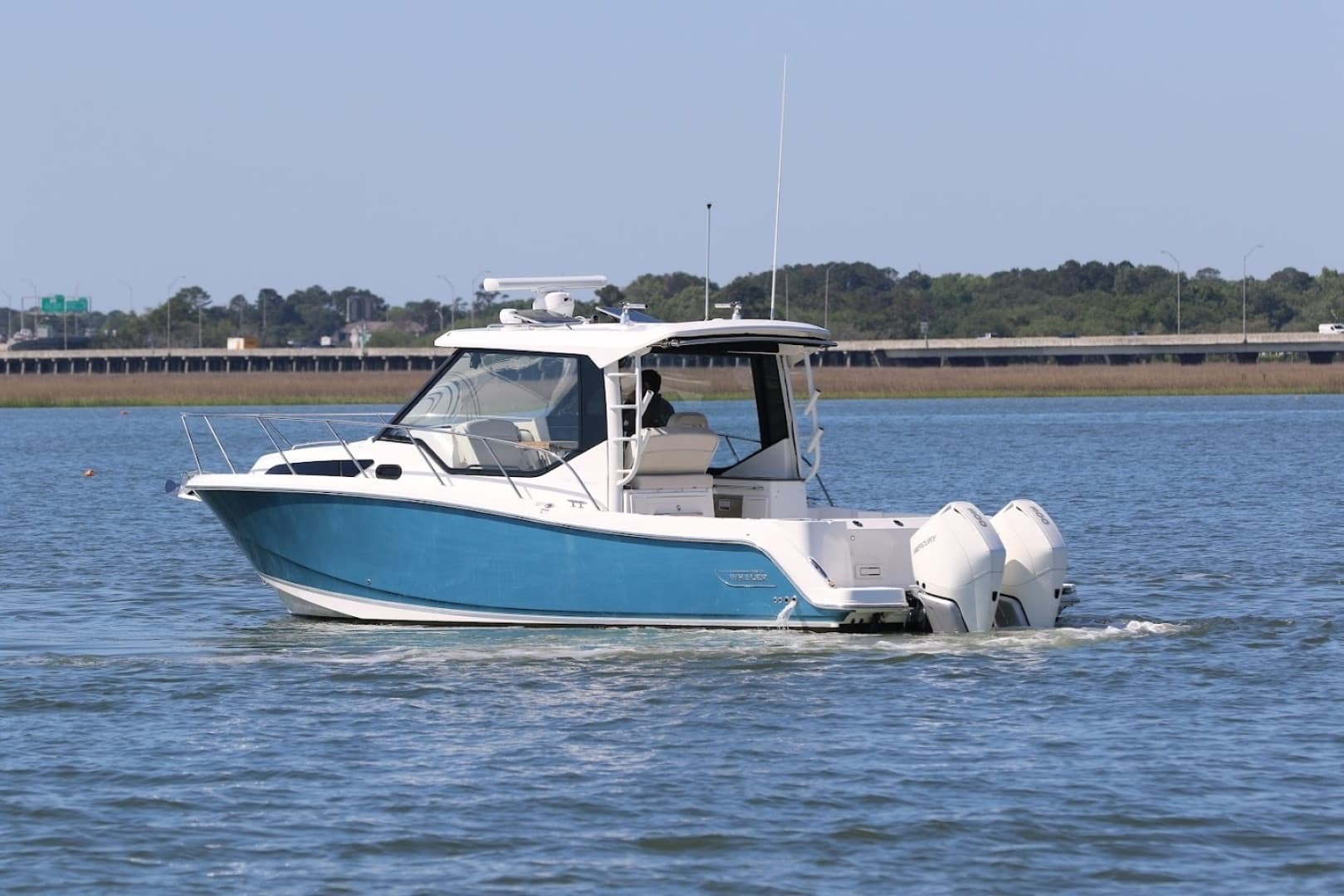 2021 Boston Whaler 325 Conquest