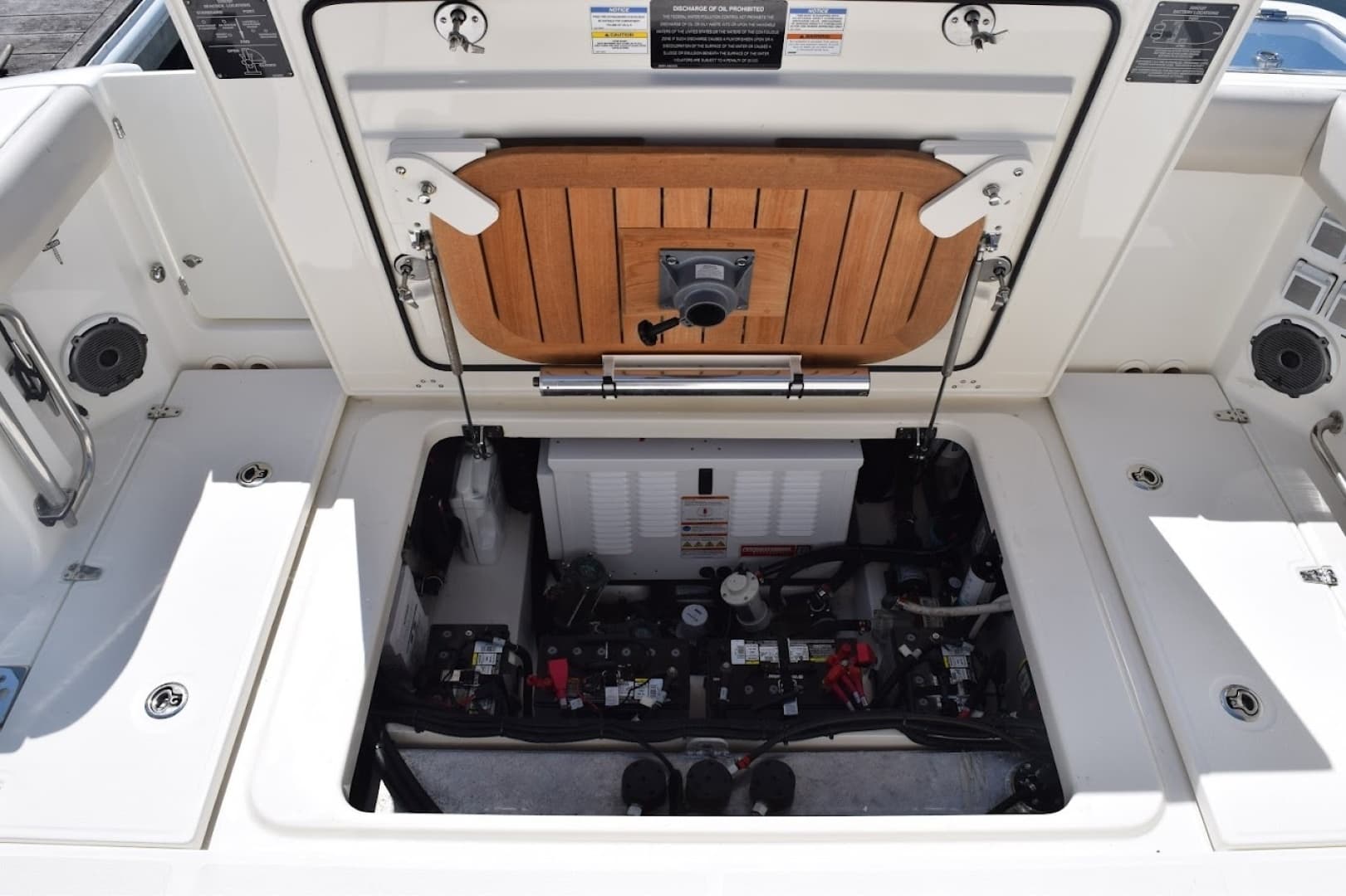 2021 Boston Whaler 325 Conquest