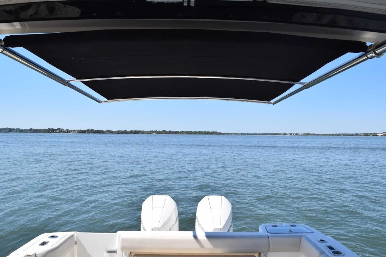 2021 Boston Whaler 325 Conquest