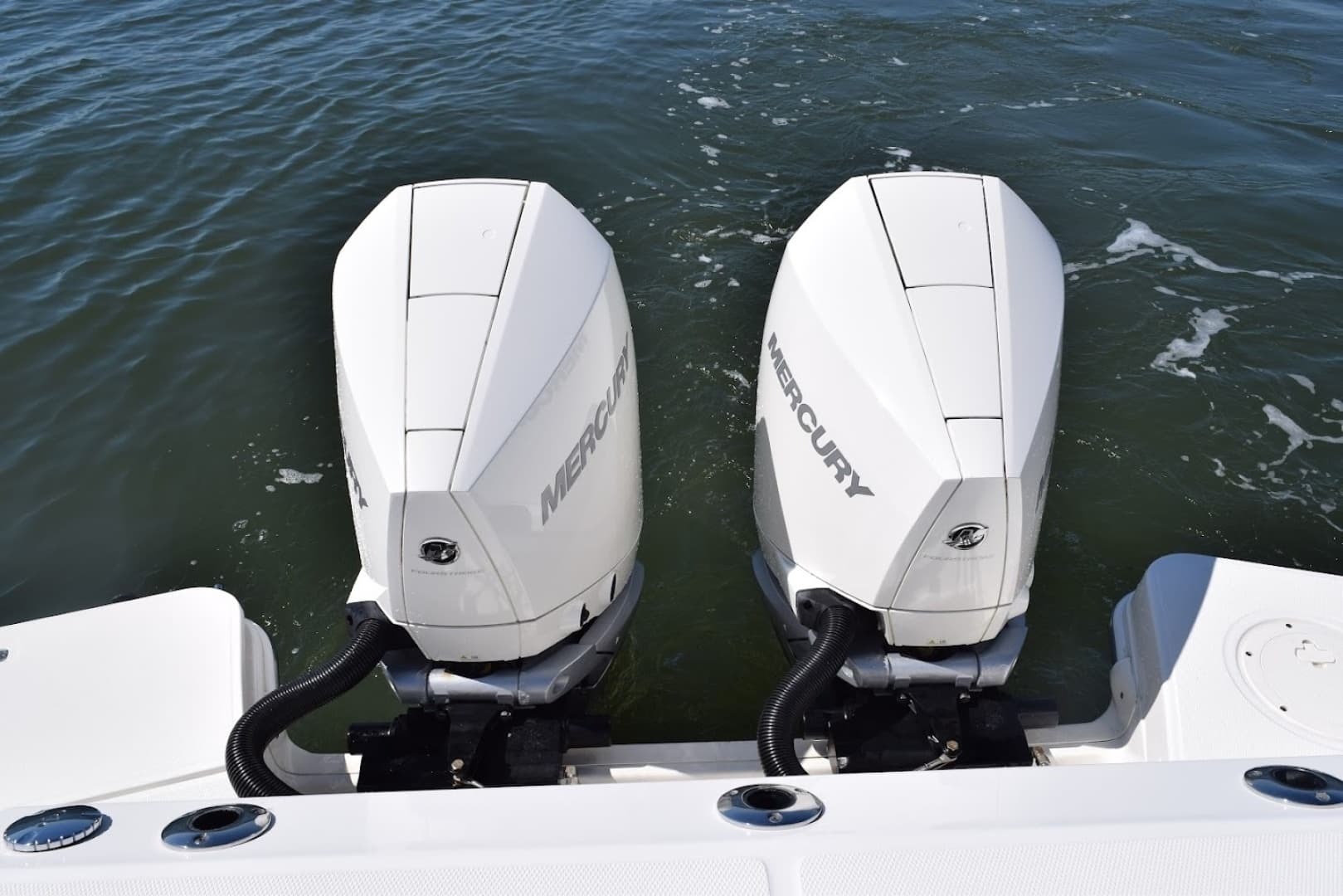 2021 Boston Whaler 325 Conquest