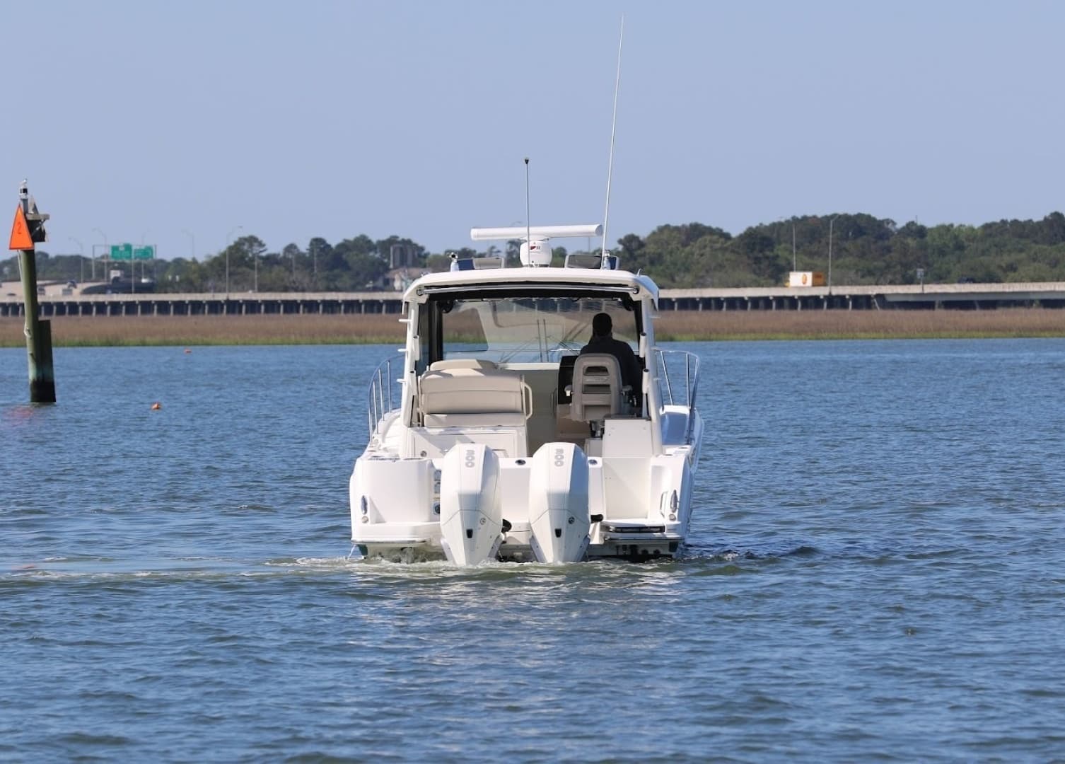 2021 Boston Whaler 325 Conquest
