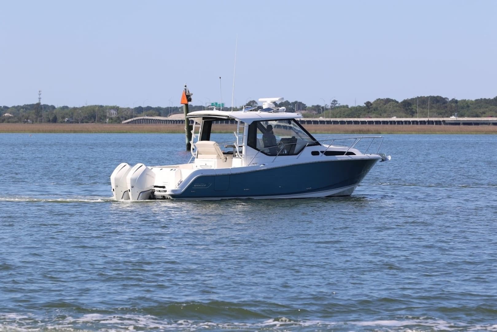 2021 Boston Whaler 325 Conquest