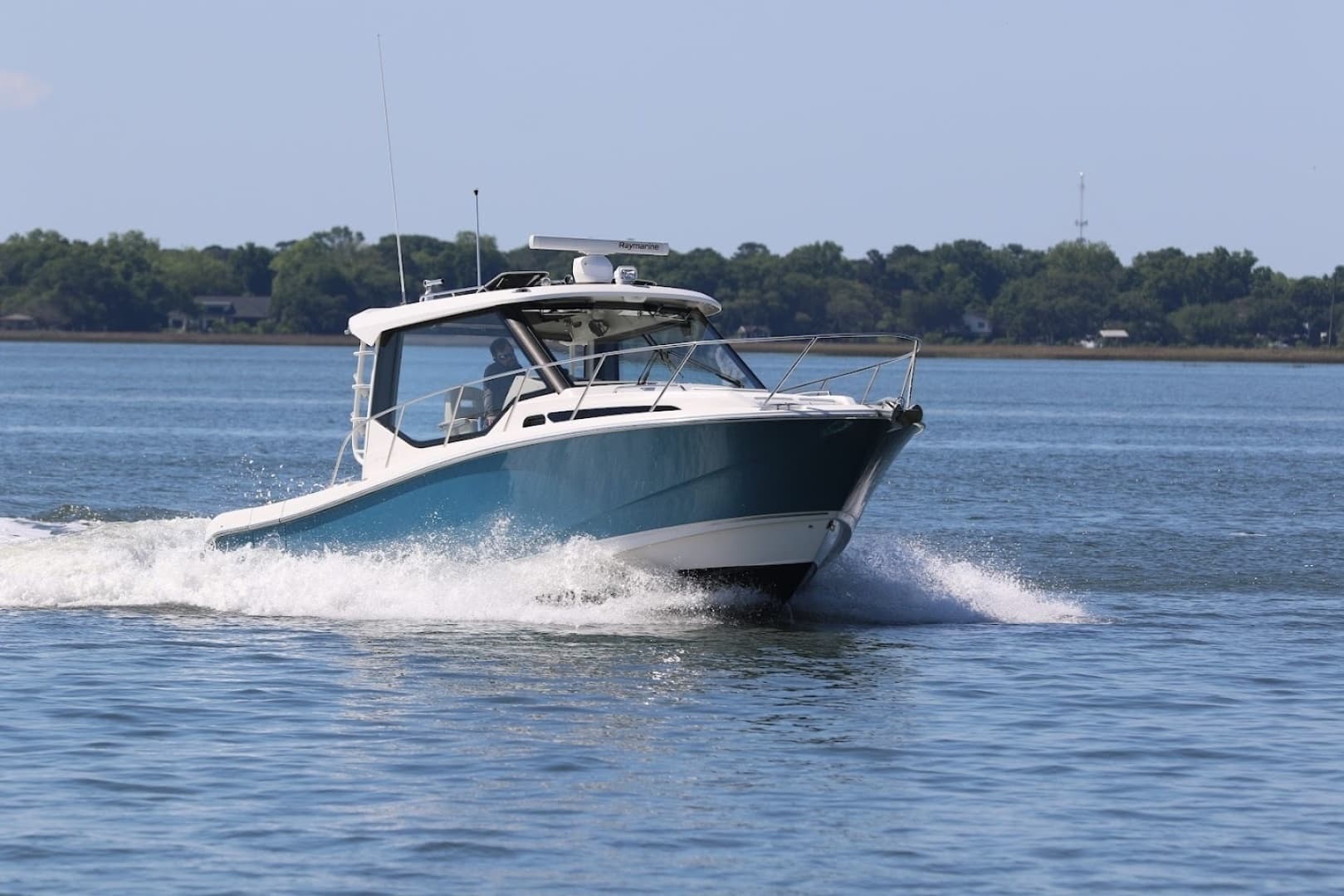 2021 Boston Whaler 325 Conquest