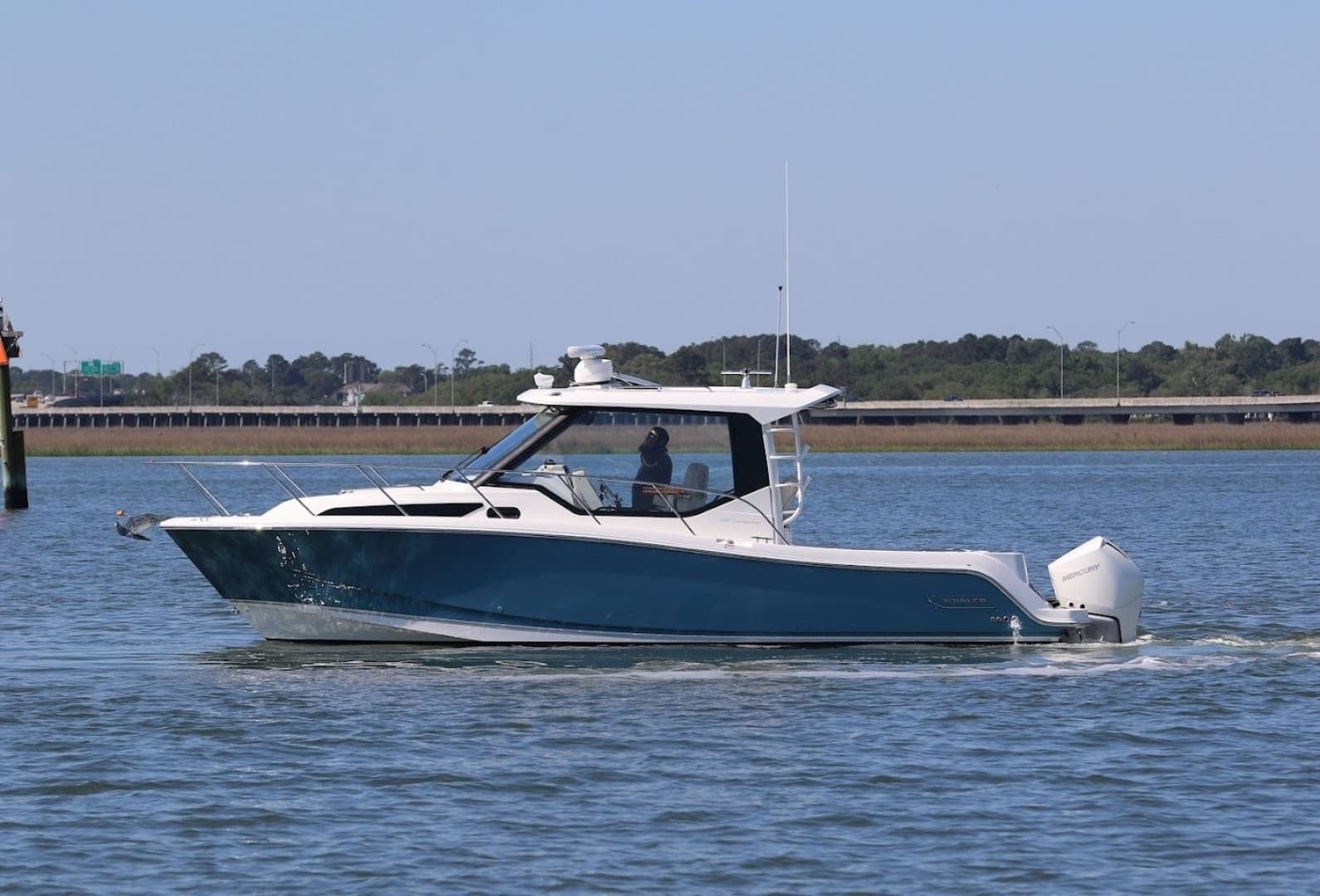 2021 Boston Whaler 325 Conquest