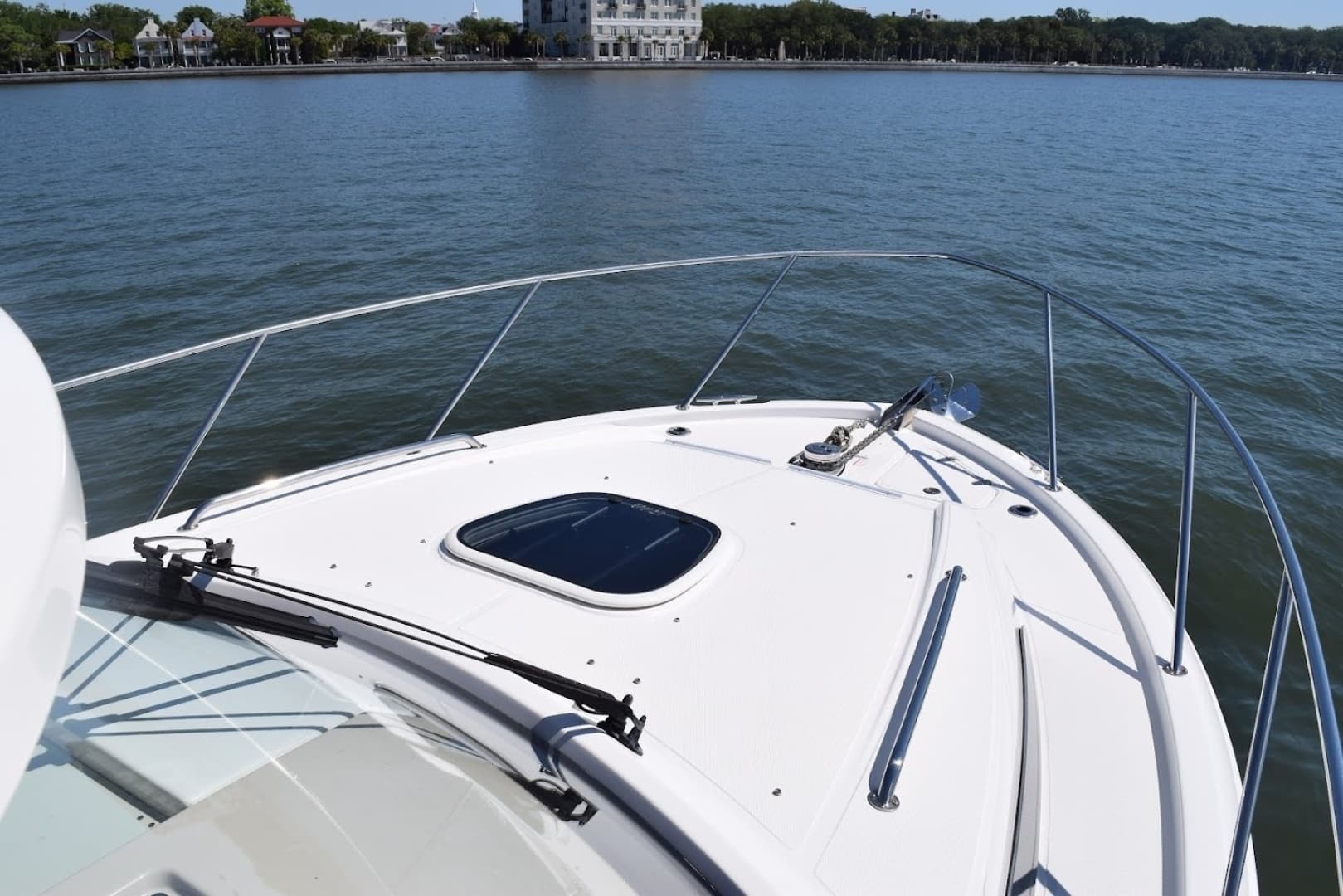 2021 Boston Whaler 325 Conquest