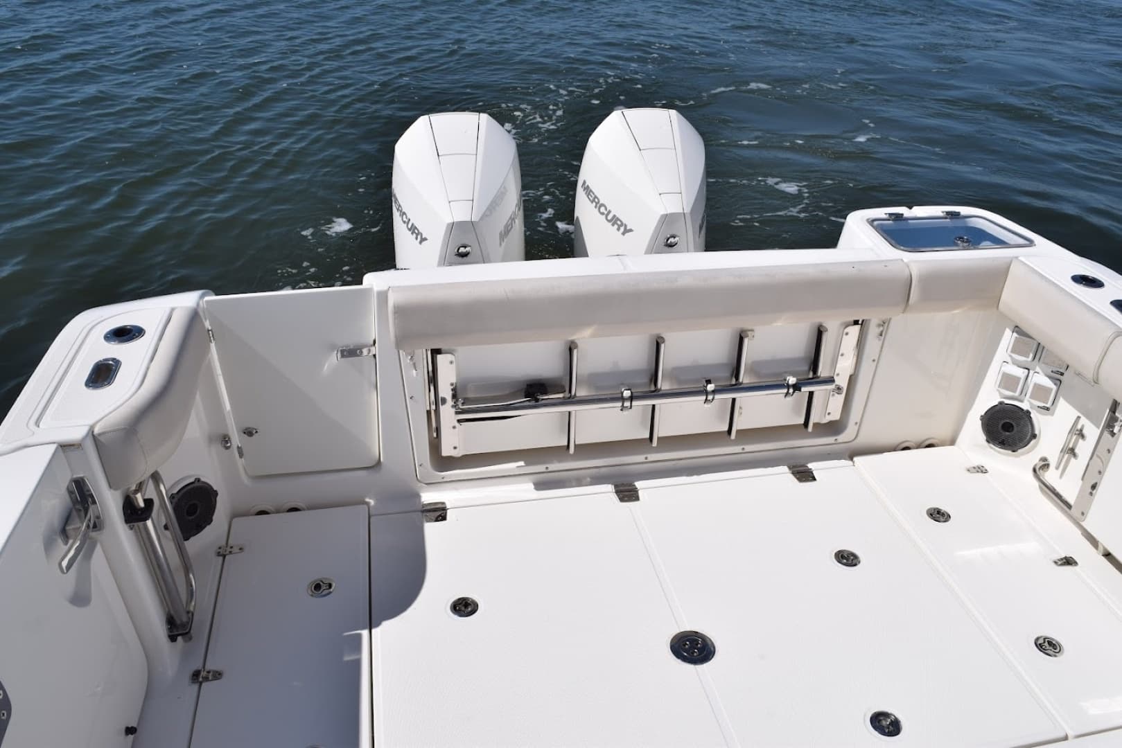 Boston Whaler 32 - SIP N SEA - Cockpit