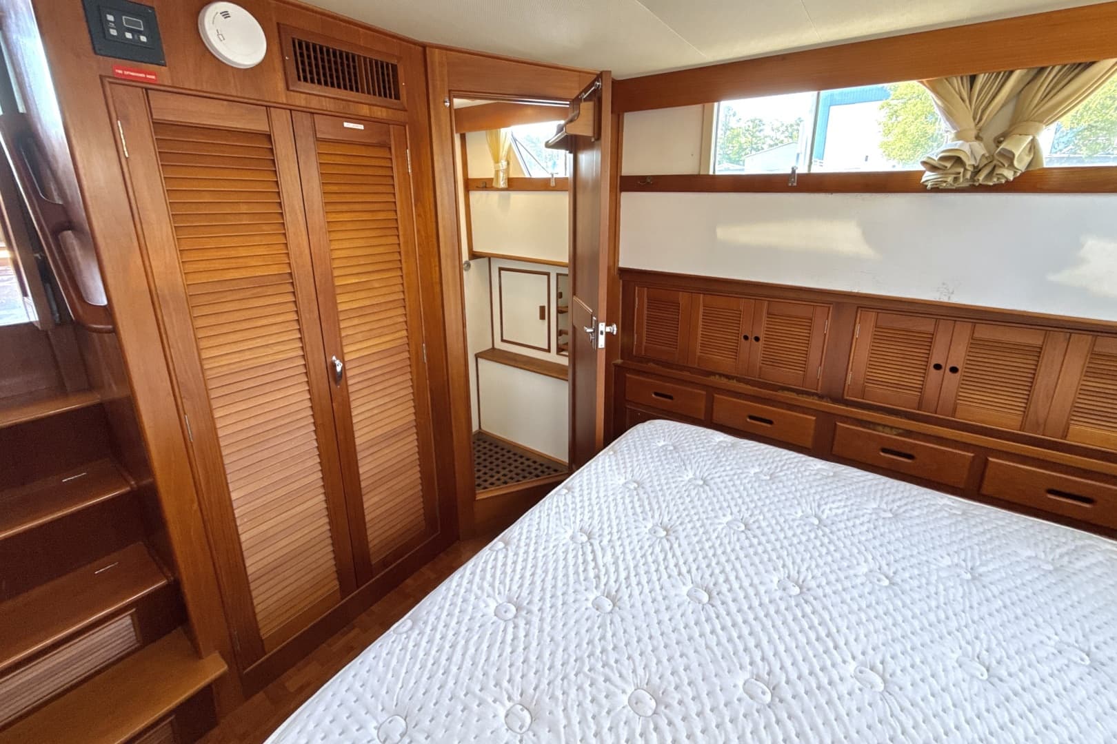 Aft Stateroom Starboard Stall Shower