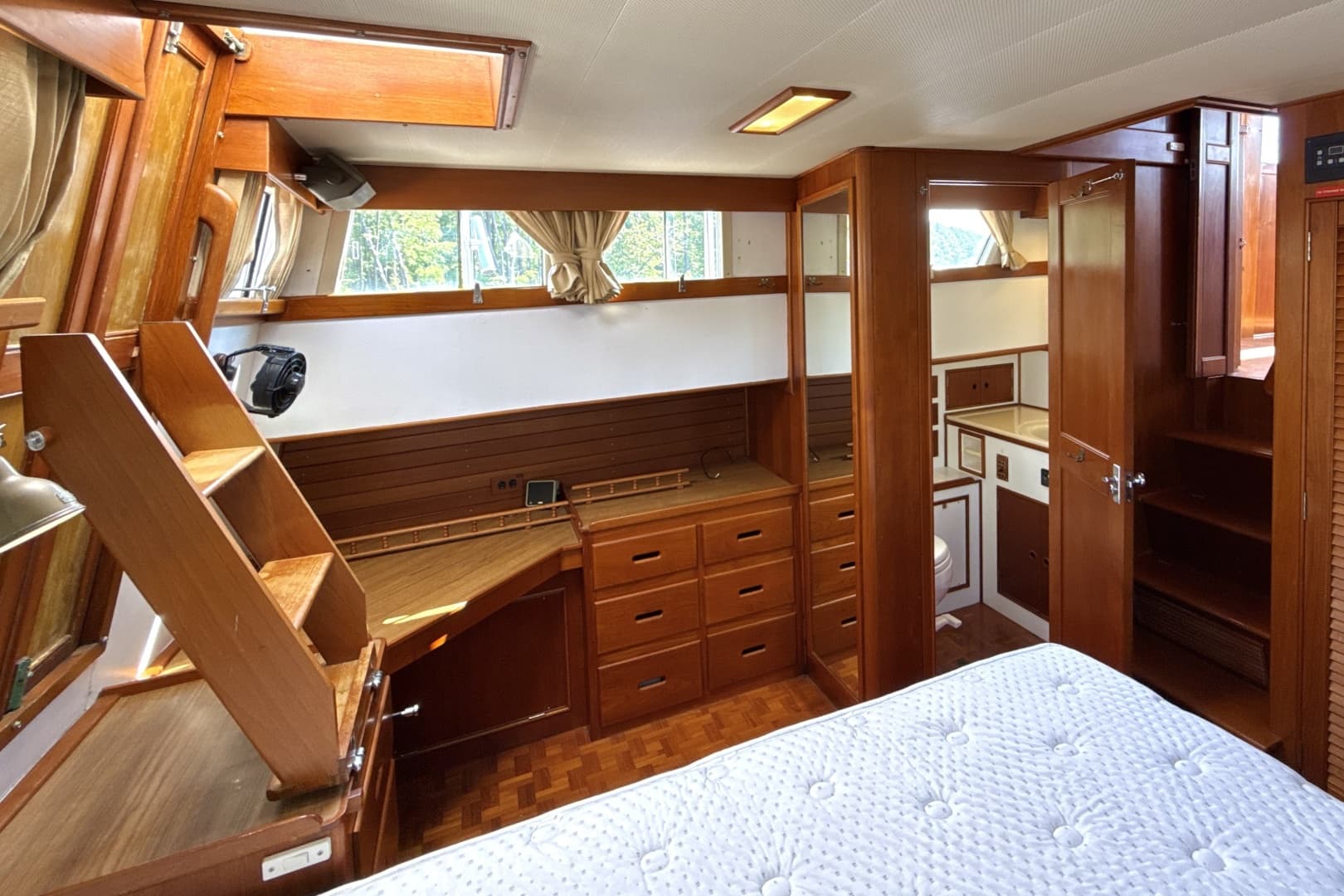 Aft Stateroom Port Head