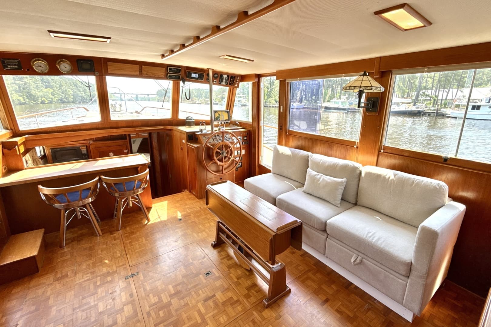 Salon Starboard