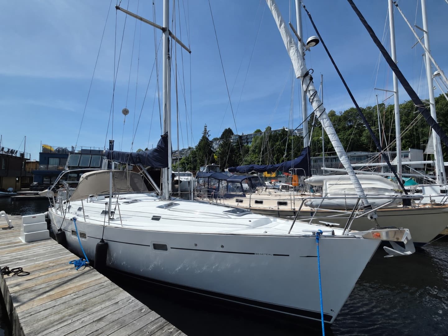 2000 Beneteau Oceanis 411 sailboat docked at Signature