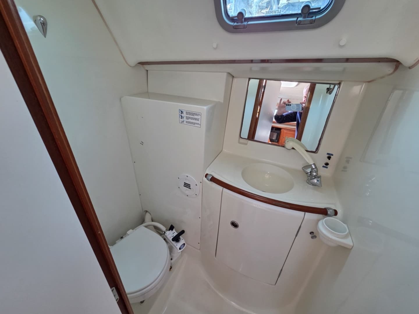 Ensuite forward head