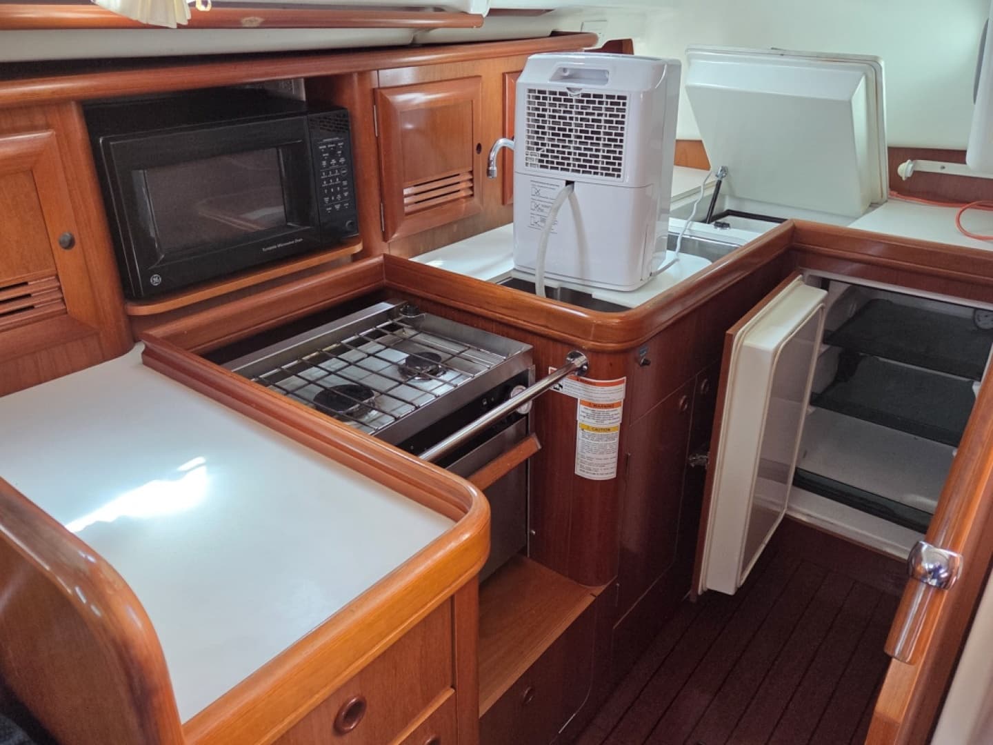 Full-featured galley with stove/oven, sink, fridge, freezer, and microwave
