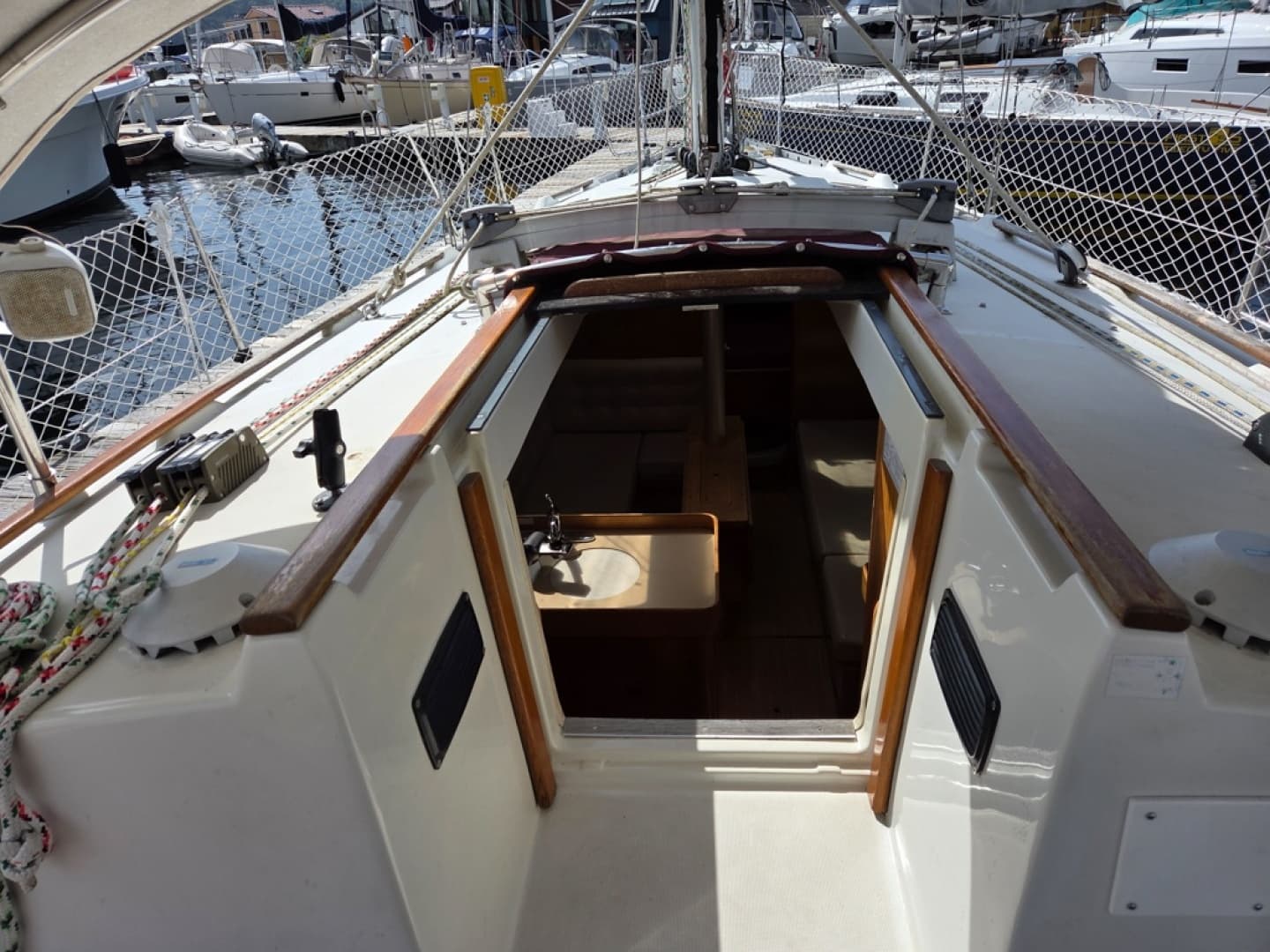 Cabin top and companion way