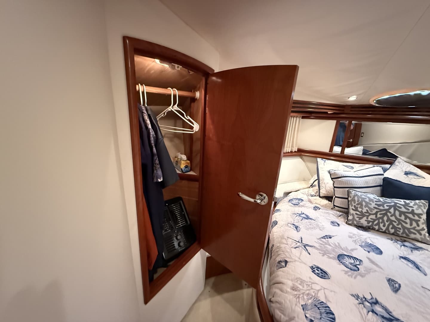 1999 Carver 450 Voyager