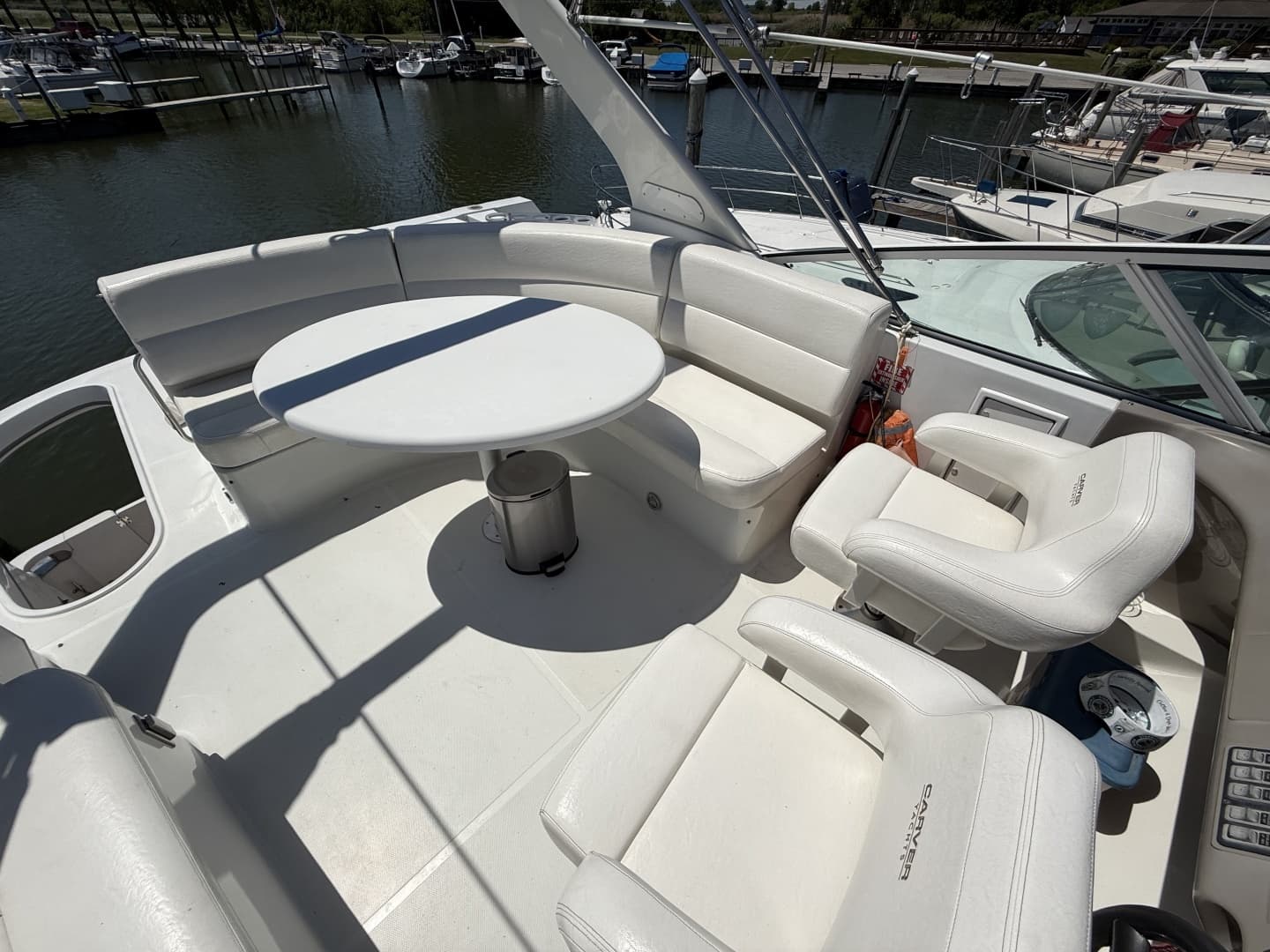 1999 Carver 450 Voyager