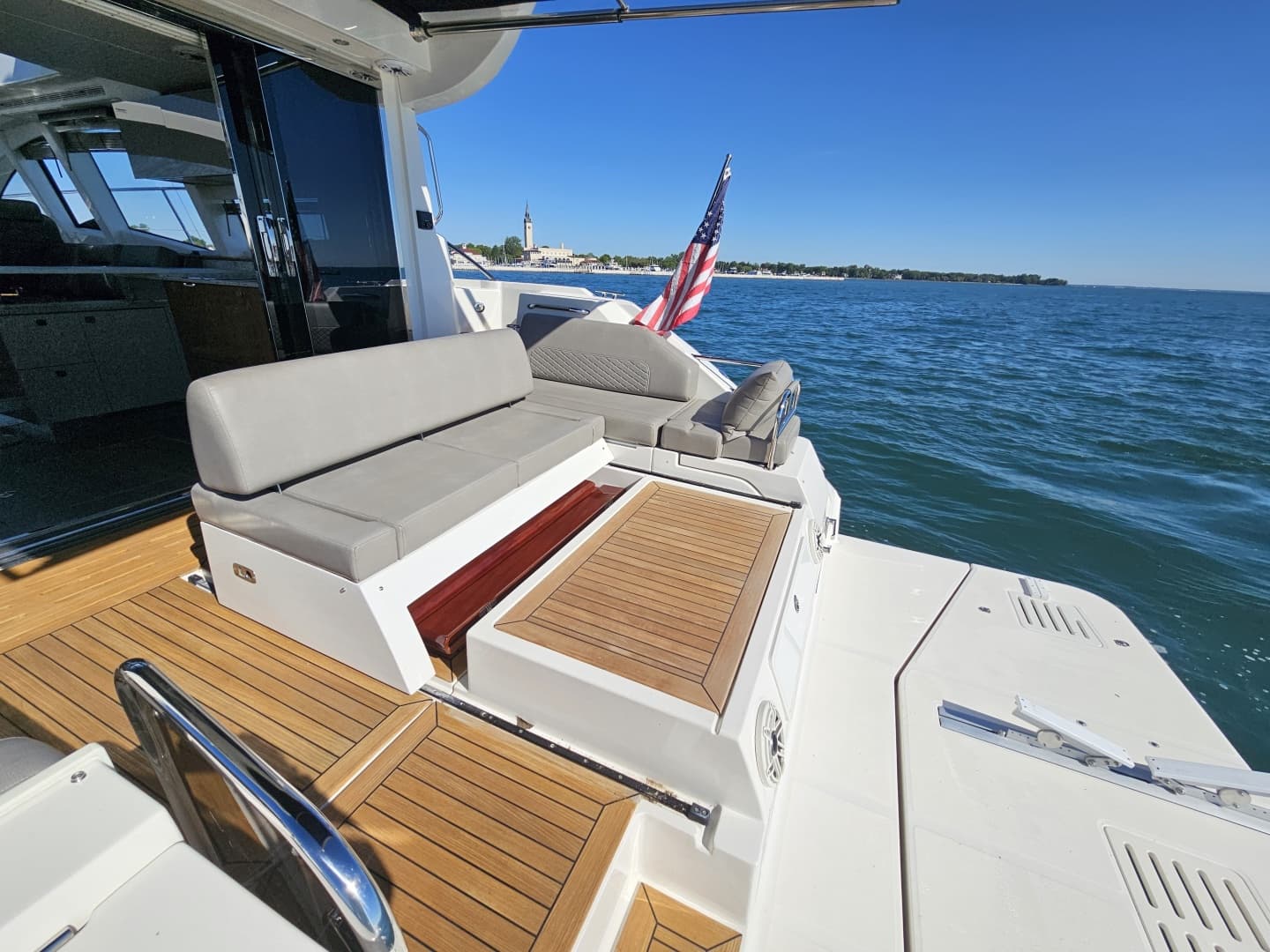 2019 Sea Ray 520 Sundancer
