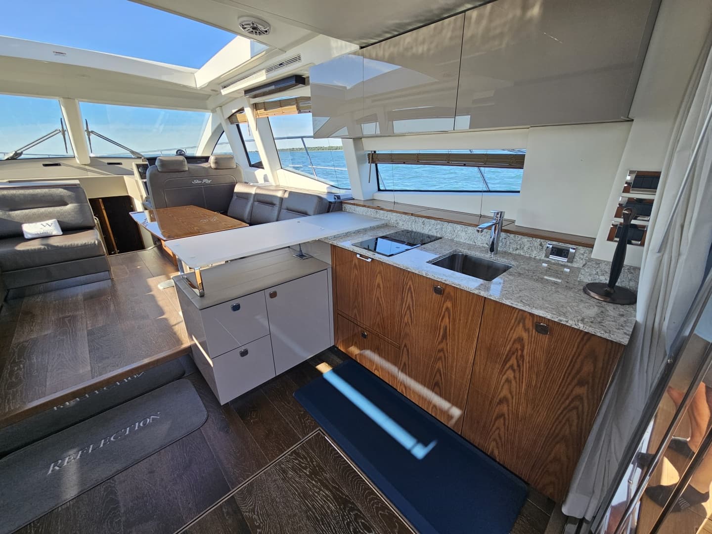 2019 Sea Ray 520 Sundancer