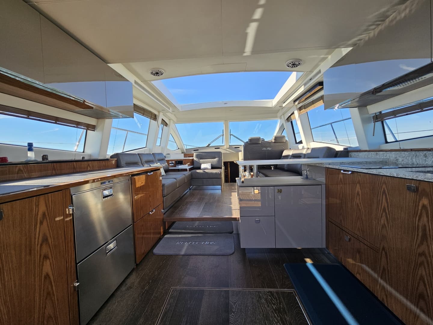 2019 Sea Ray 520 Sundancer