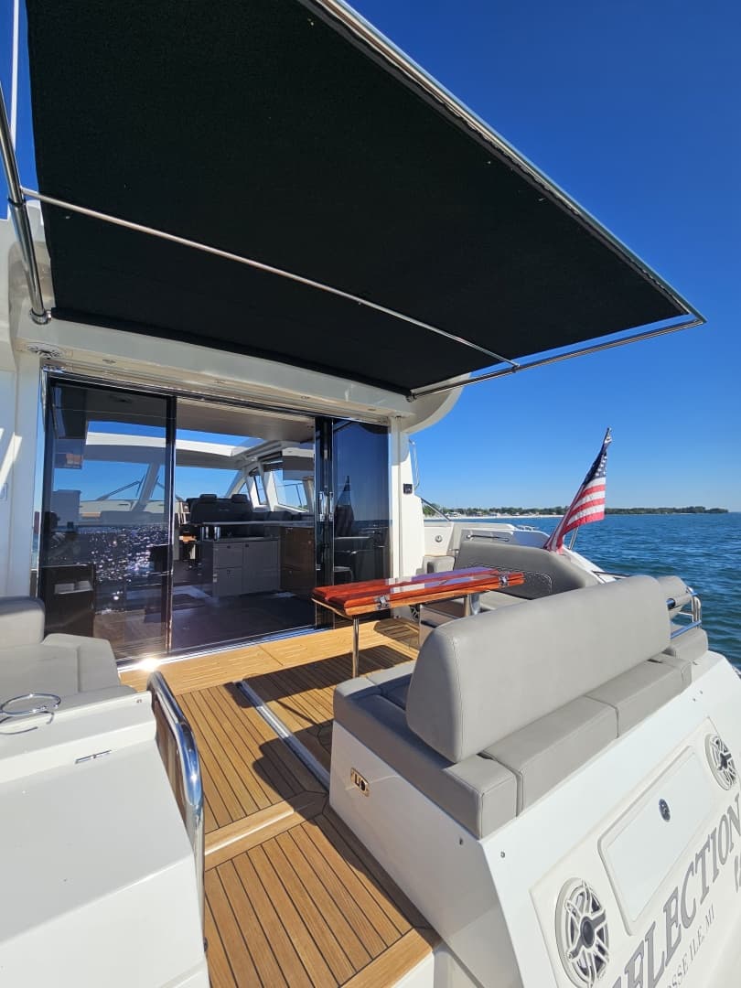 2019 Sea Ray 520 Sundancer