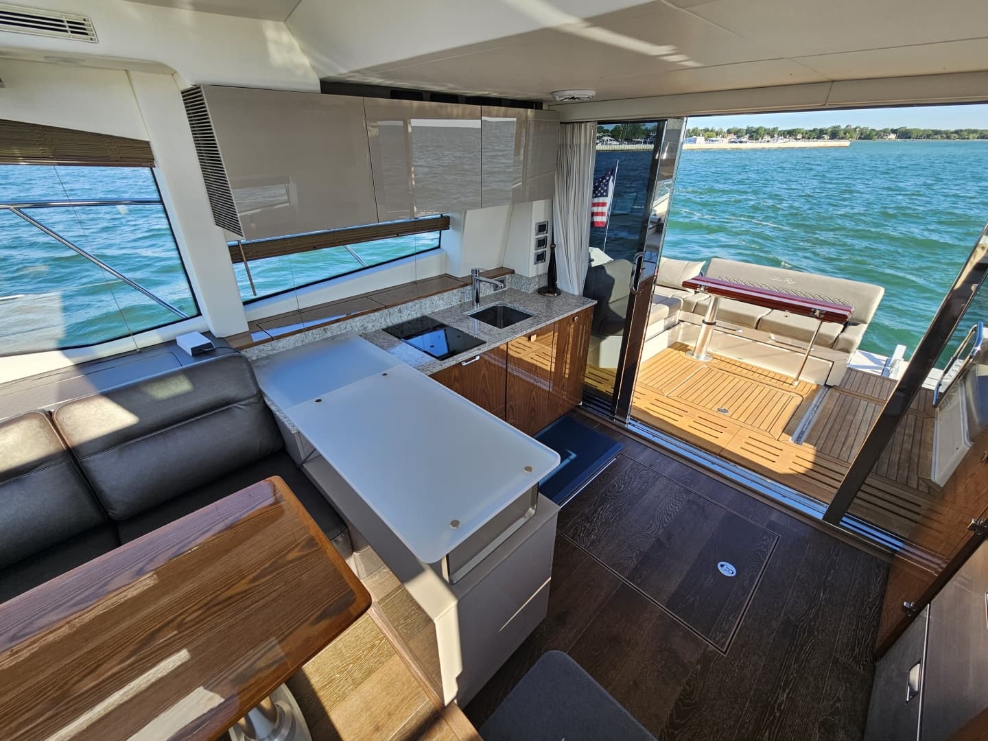 2019 Sea Ray 520 Sundancer