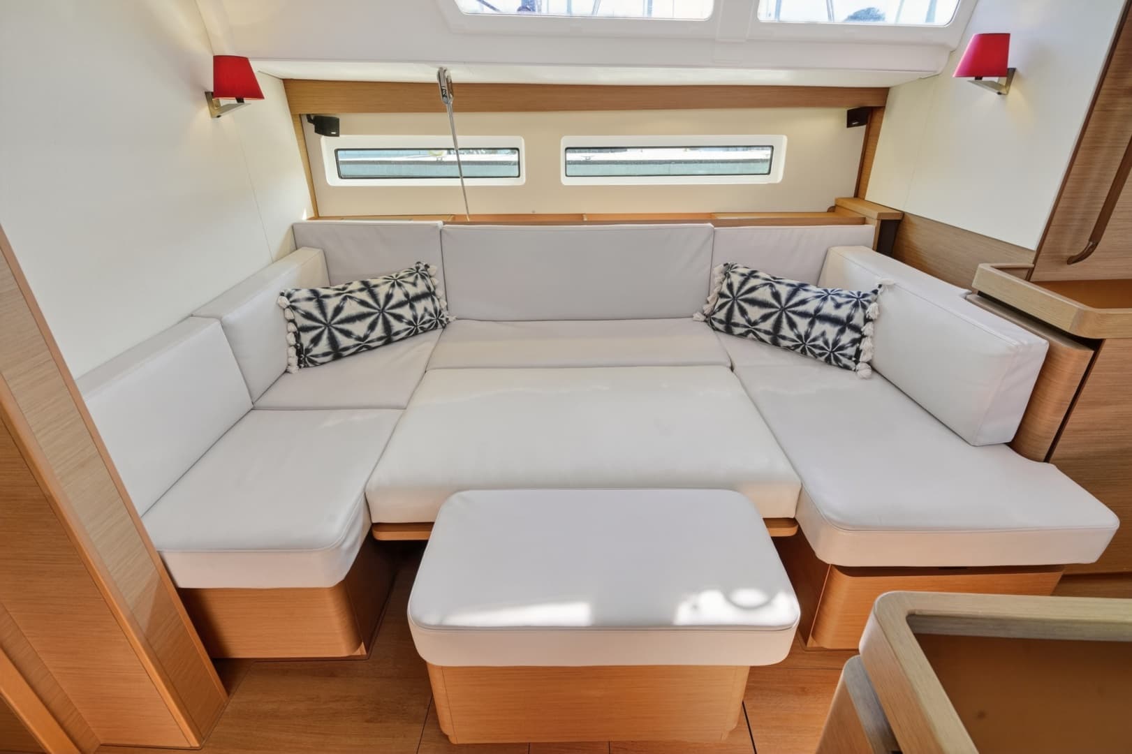 2019 Jeanneau Sun Odyssey 490