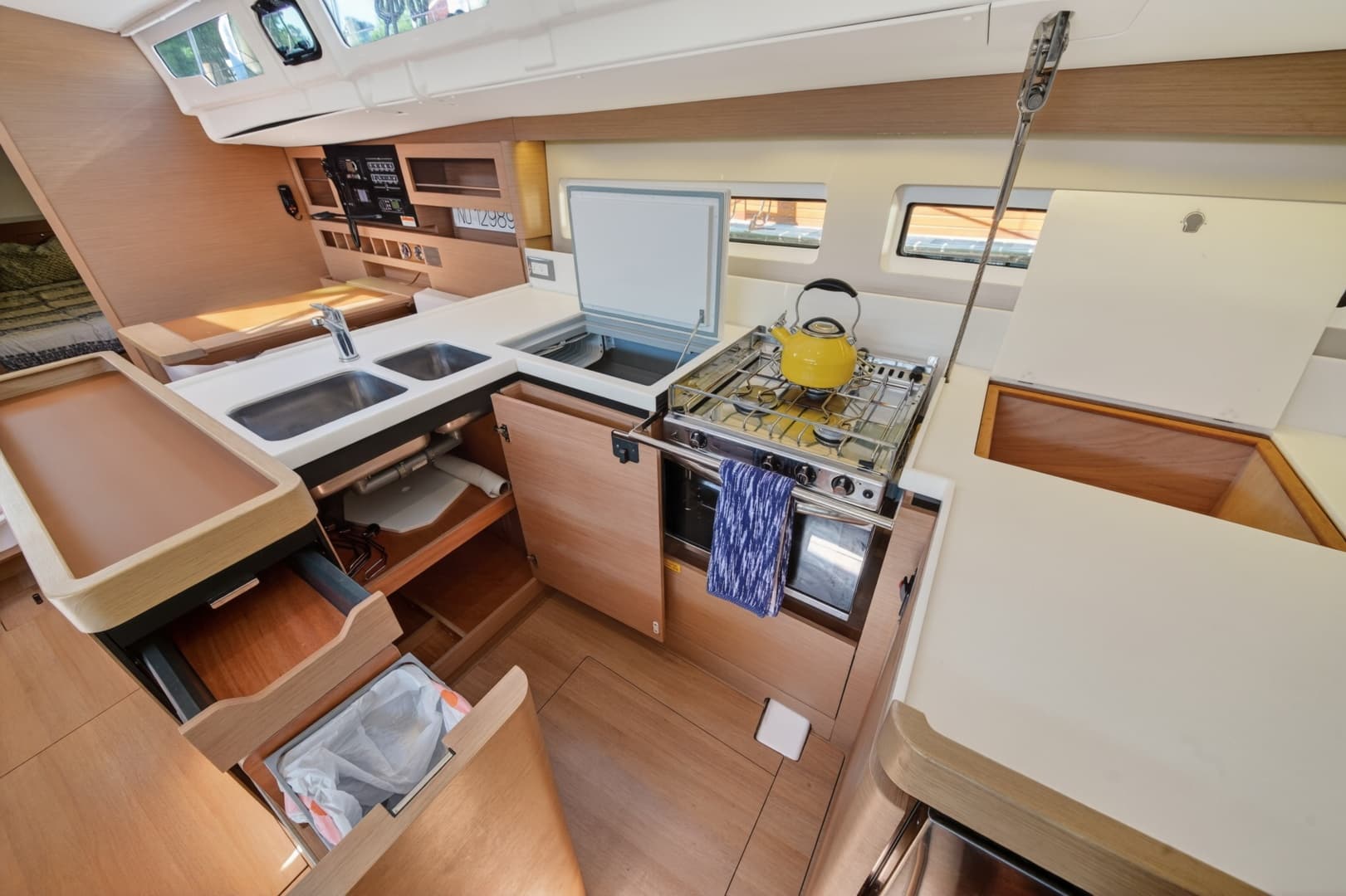 2019 Jeanneau Sun Odyssey 490