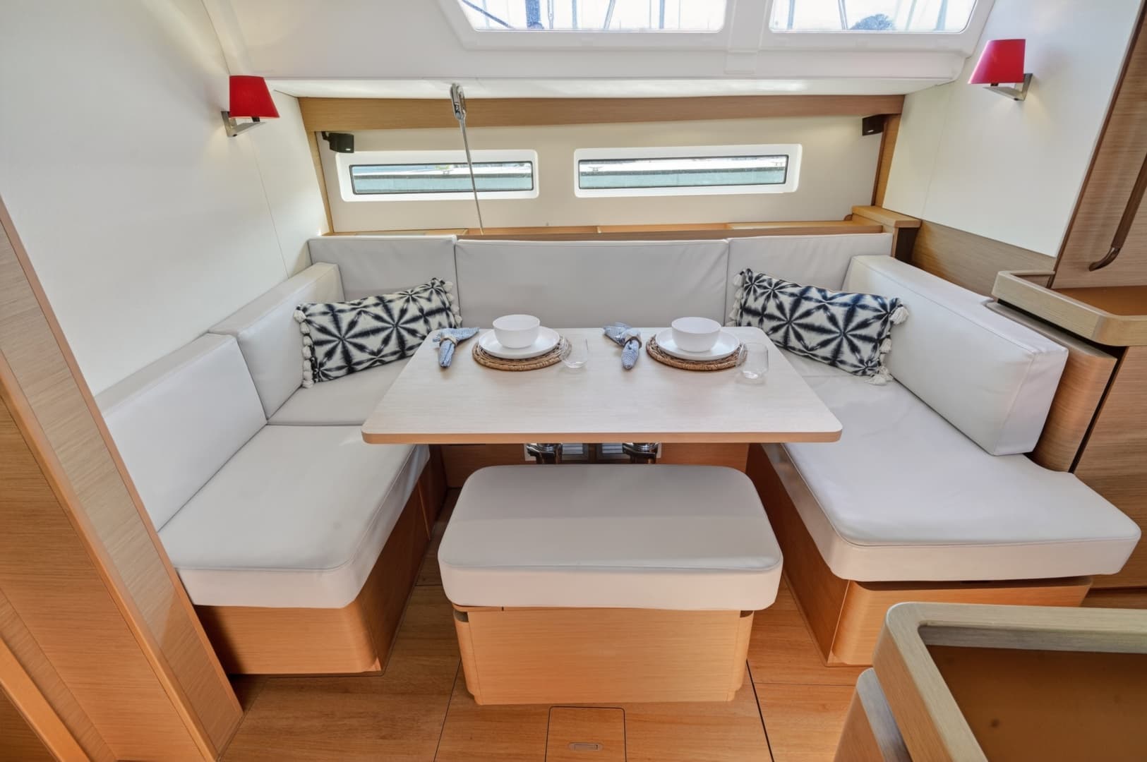 2019 Jeanneau Sun Odyssey 490