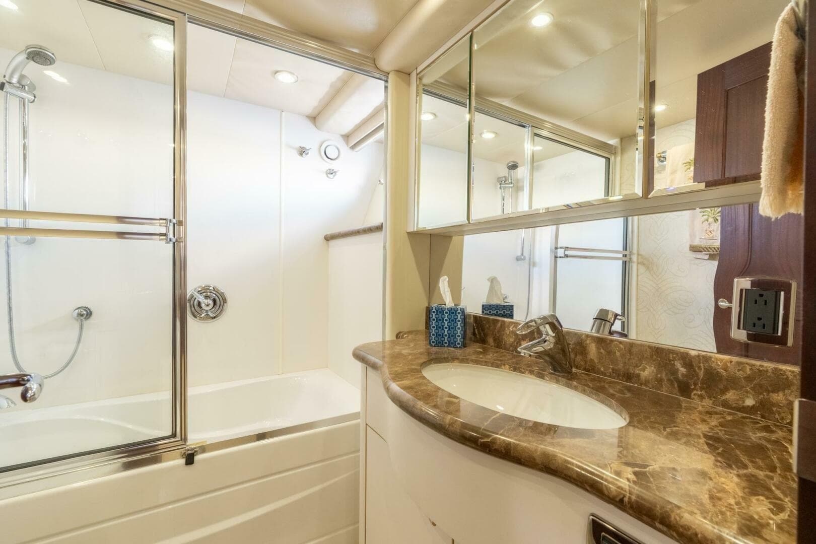 2009 Pacific Mariner 65 Motor Yacht