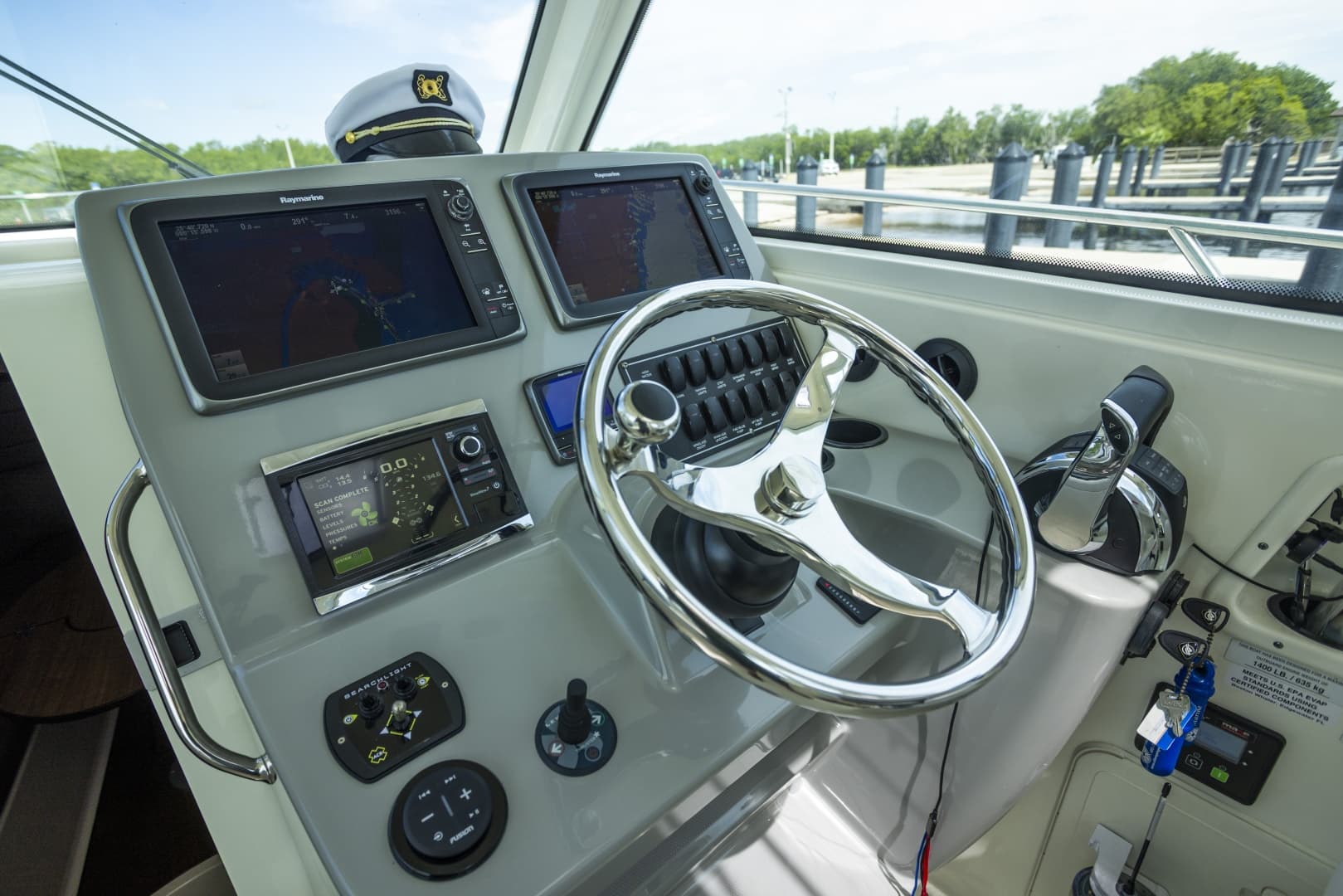 2014 Boston Whaler 315 Conquest