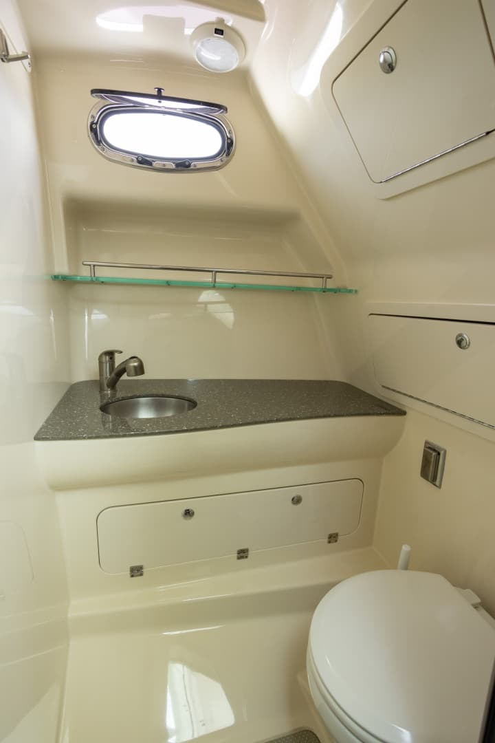 2014 Boston Whaler 315 Conquest