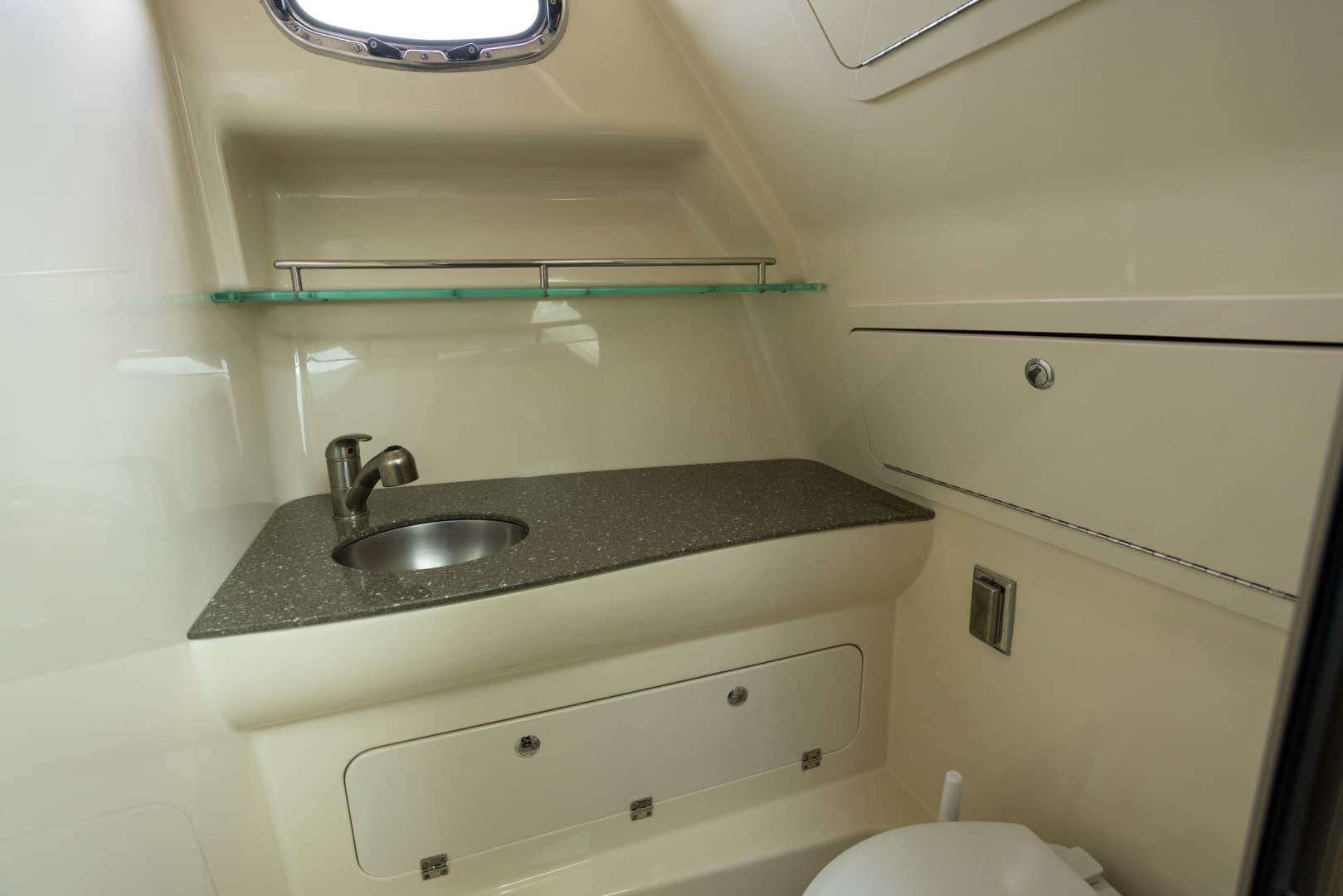 2014 Boston Whaler 315 Conquest