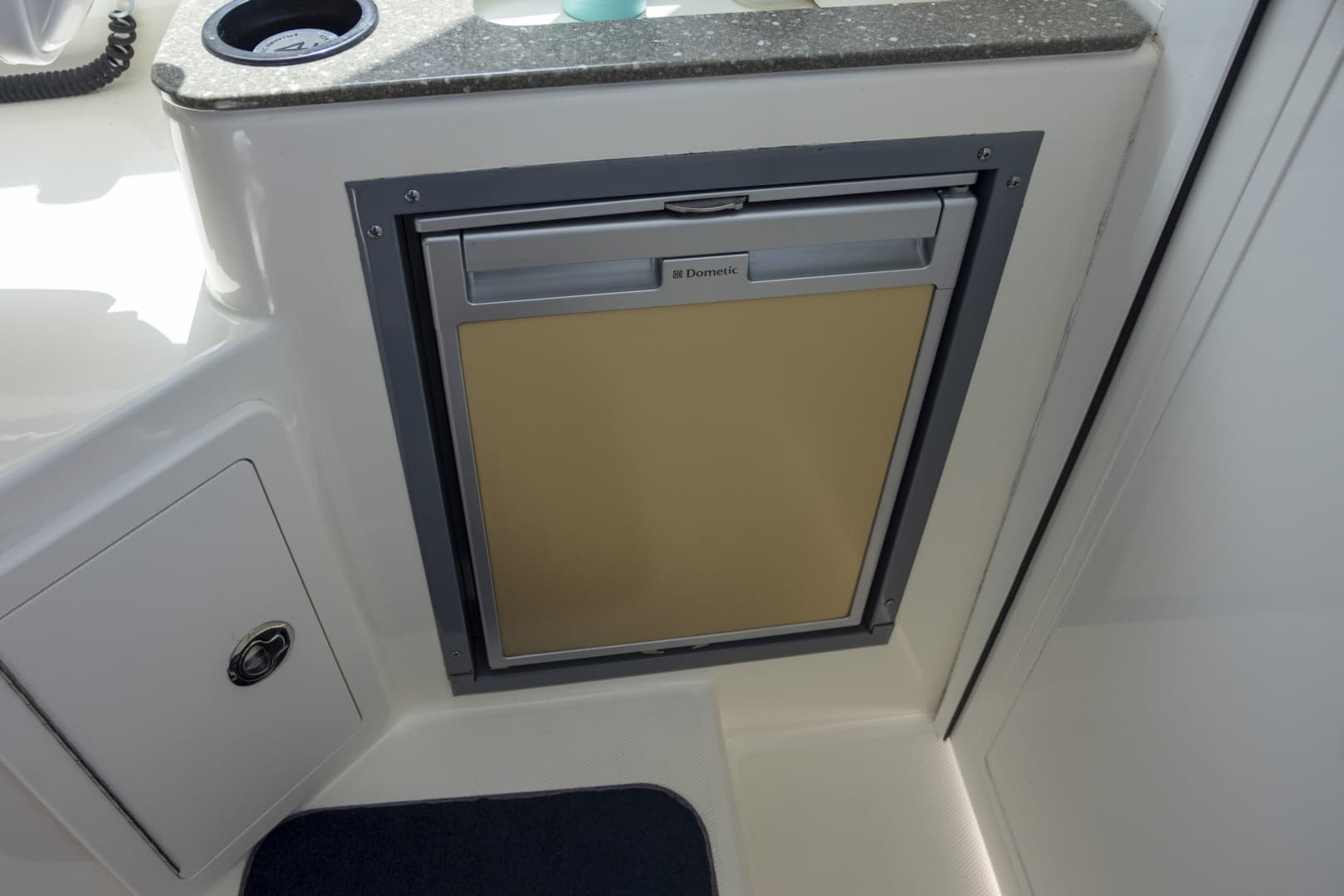 2014 Boston Whaler 315 Conquest