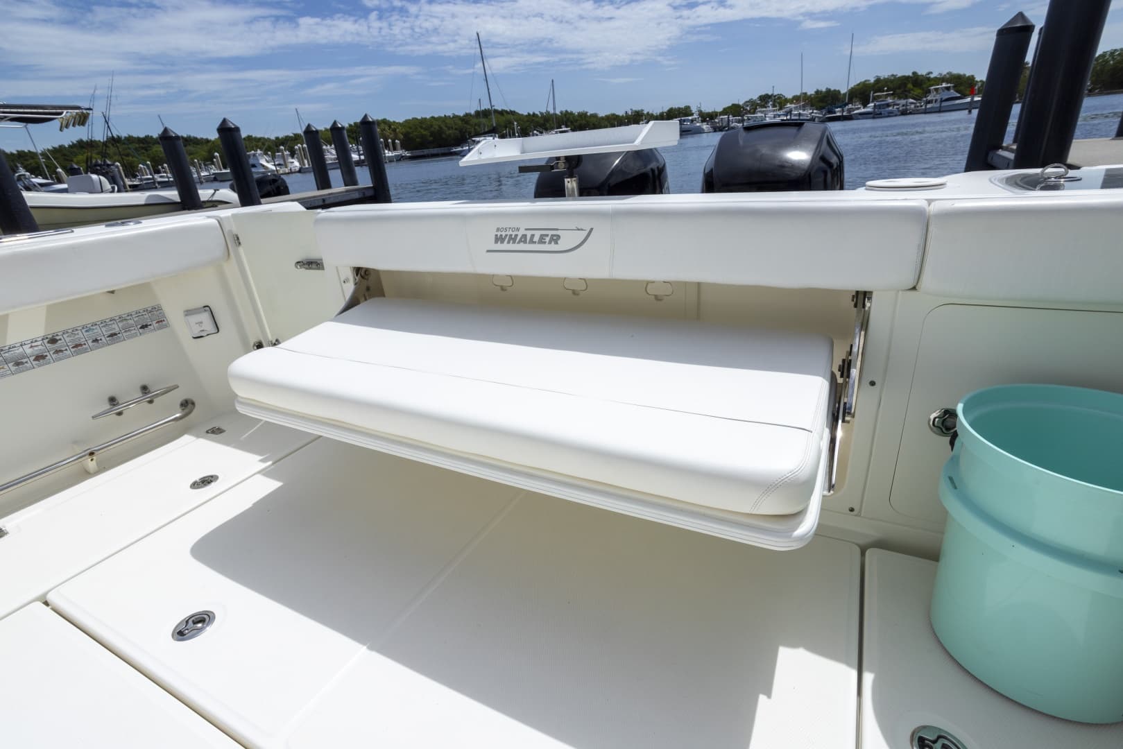 2014 Boston Whaler 315 Conquest