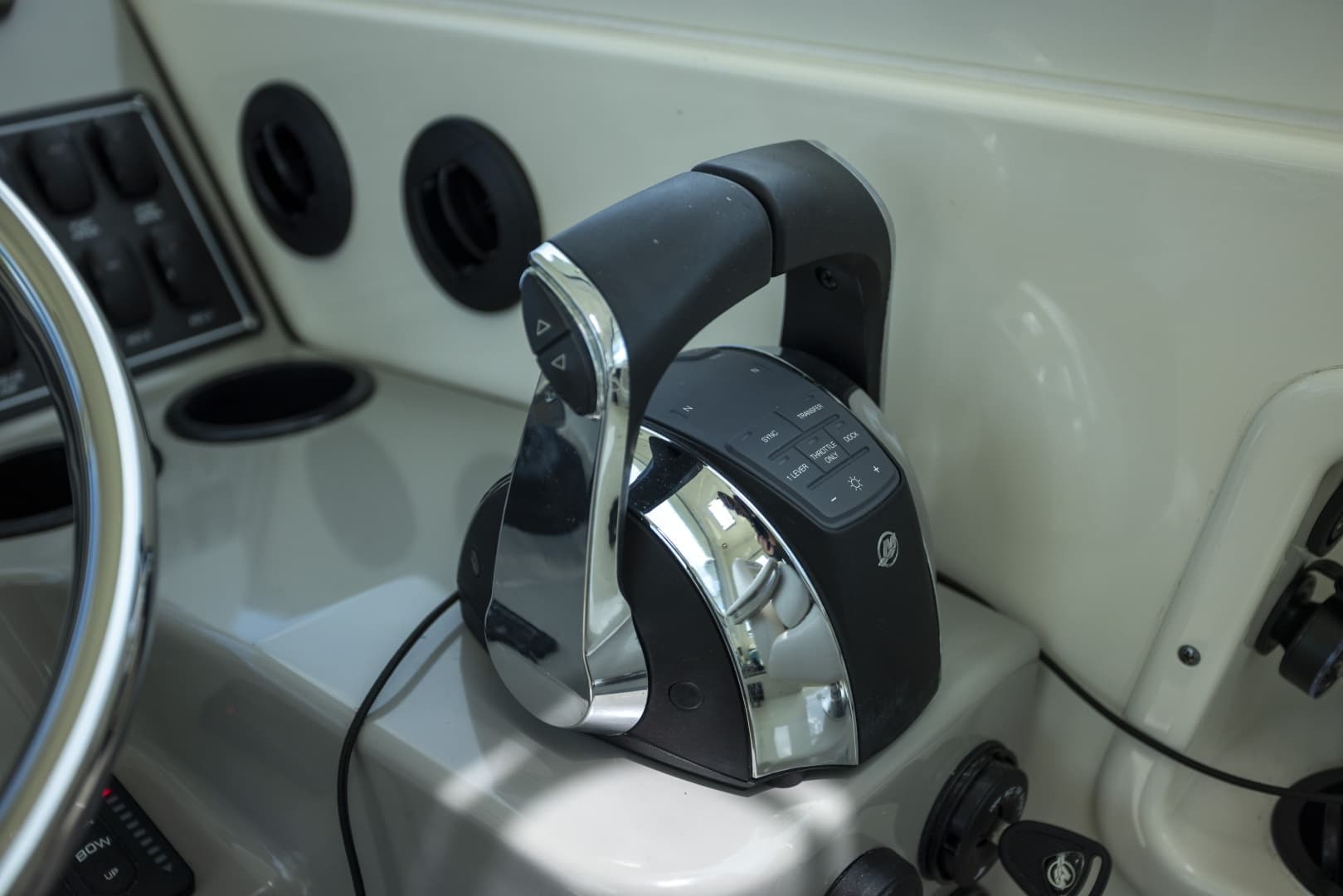 2014 Boston Whaler 315 Conquest