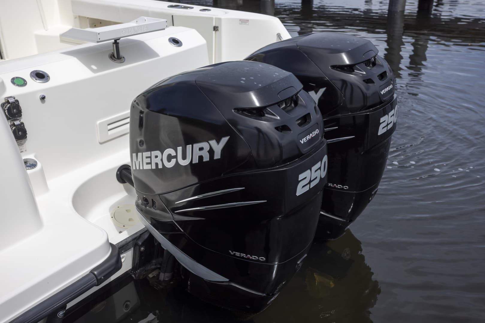 2014 Boston Whaler 315 Conquest