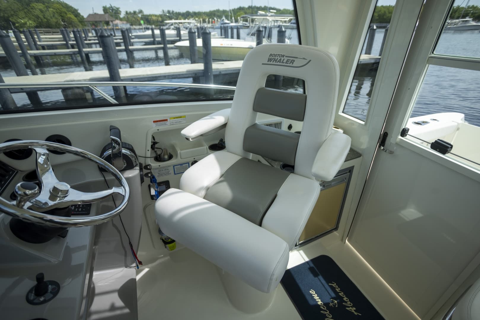 2014 Boston Whaler 315 Conquest