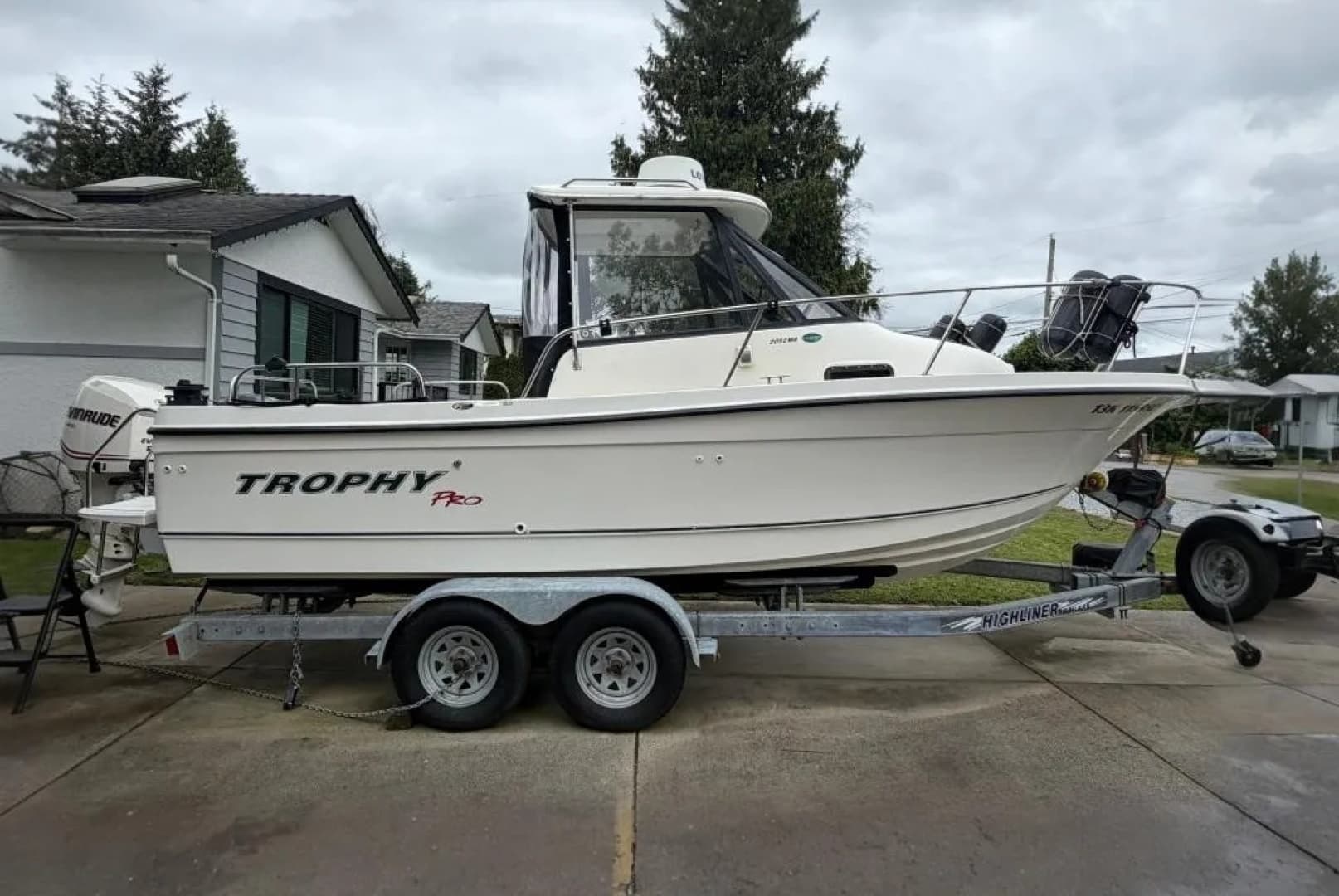 2005 Bayliner Trophy 2052 Walkaround