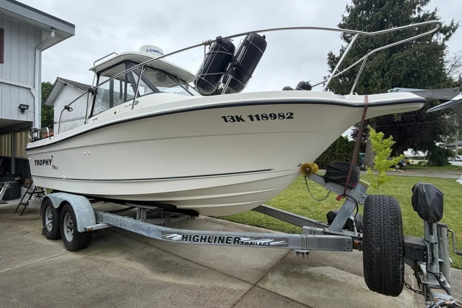 2005 Bayliner Trophy 2052 Walkaround