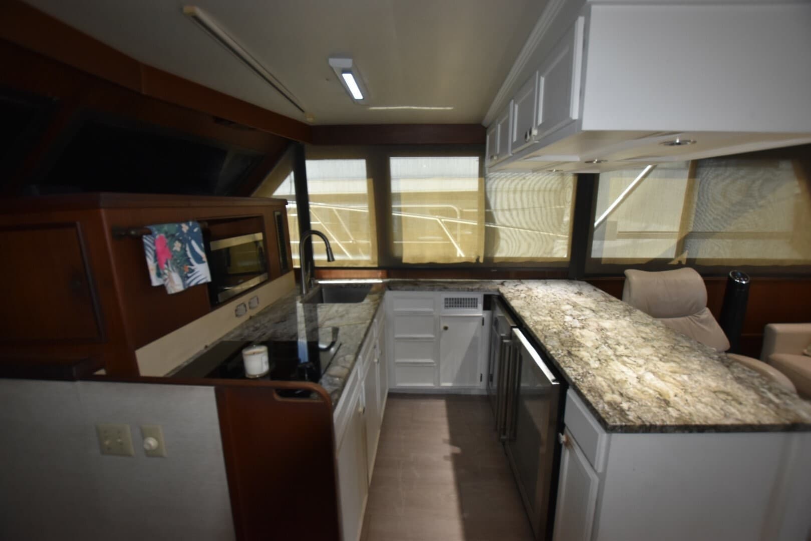 1983 Hatteras High Performance Convertible