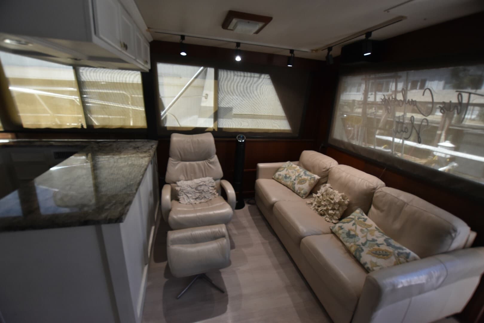 1983 Hatteras High Performance Convertible