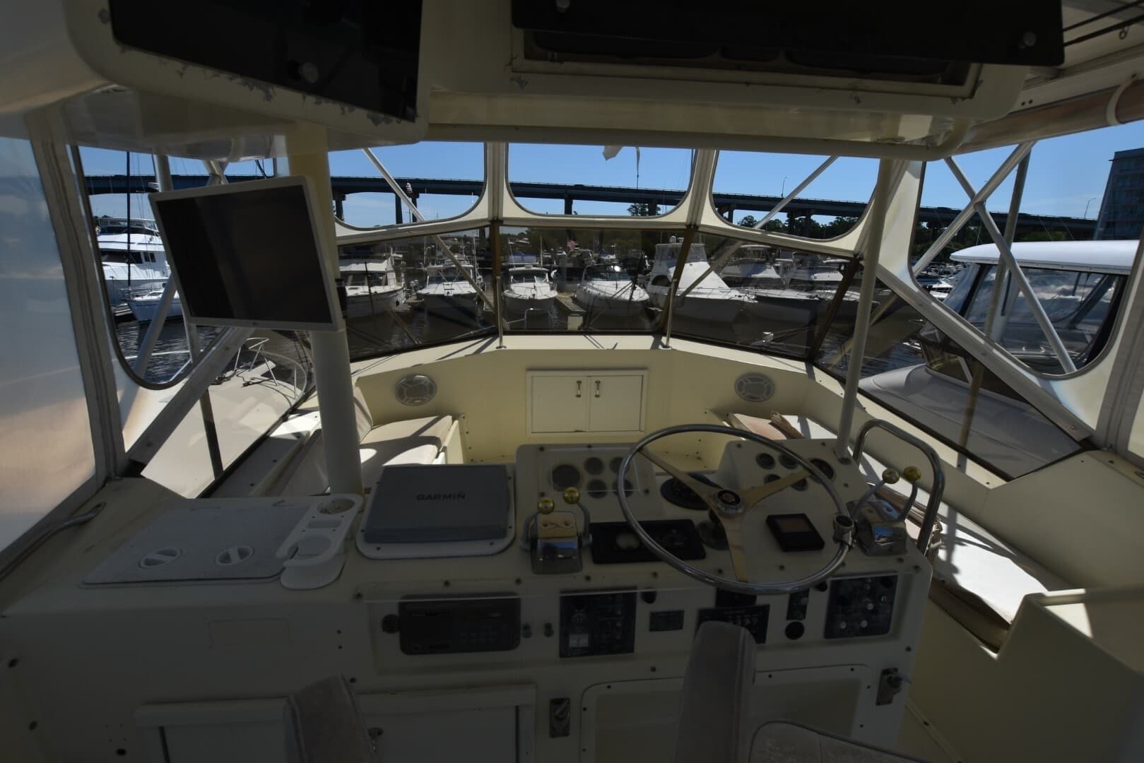 1983 Hatteras High Performance Convertible