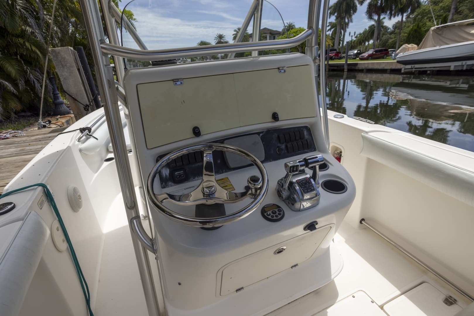 2007 Boston Whaler 270 OUTRAGE
