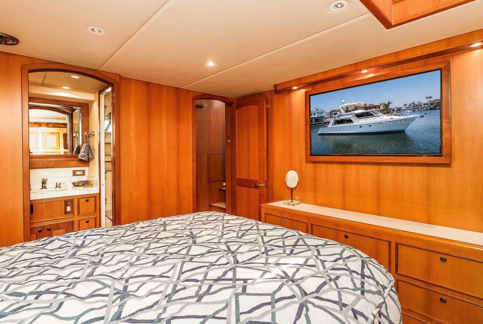 2005 Offshore Yachts Pilothouse