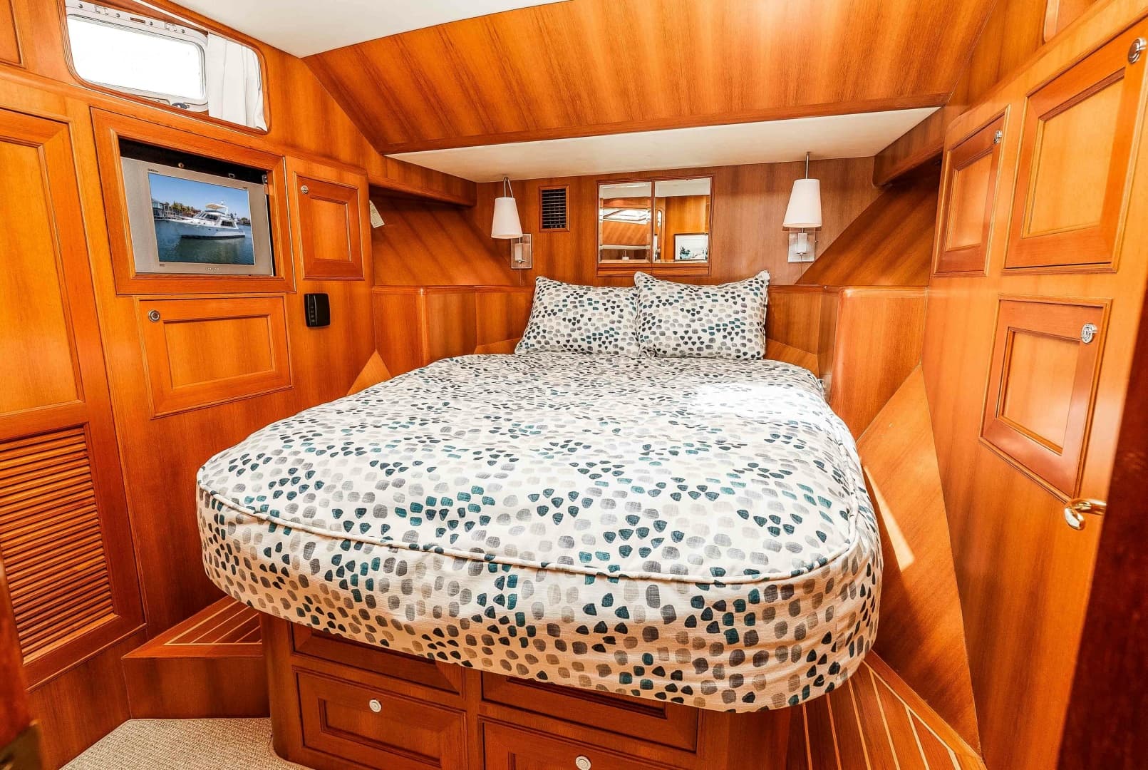 2005 Offshore Yachts Pilothouse