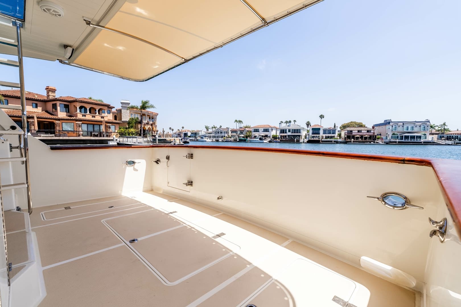 2005 Offshore Yachts Pilothouse