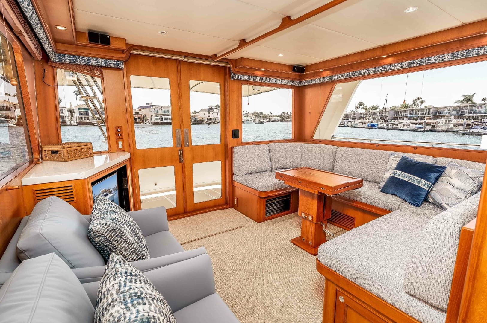 2005 Offshore Yachts Pilothouse