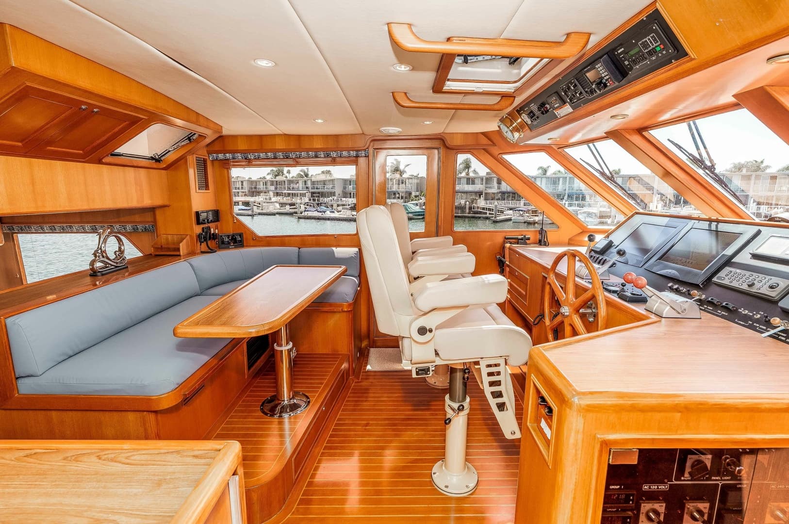 2005 Offshore Yachts Pilothouse