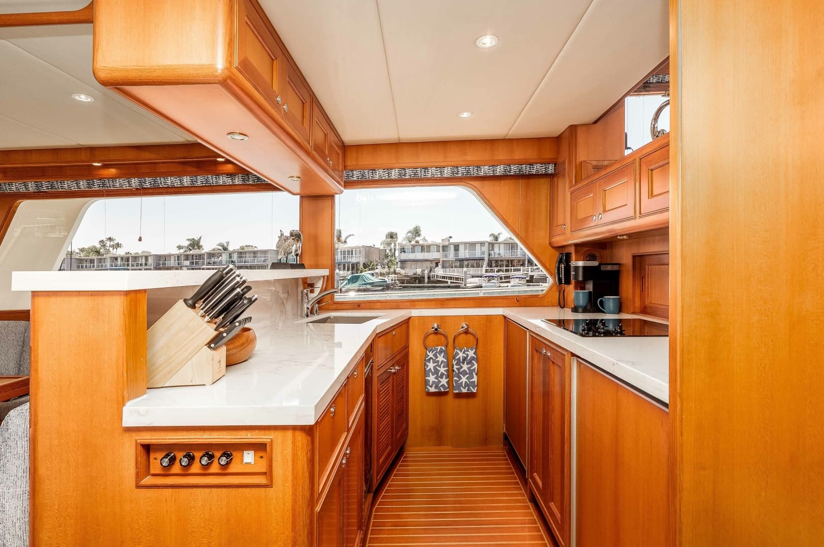 2005 Offshore Yachts Pilothouse