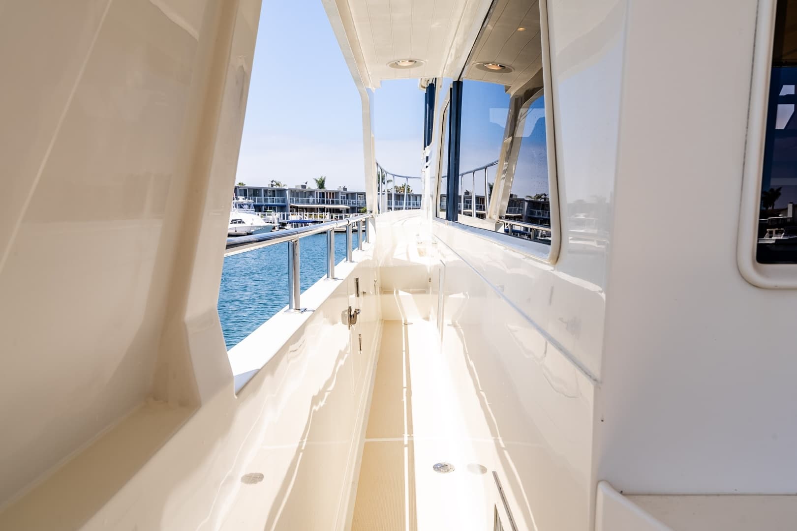 2005 Offshore Yachts Pilothouse